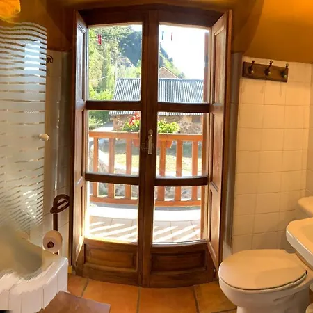 La Costurera * Los Espejos de la Reina