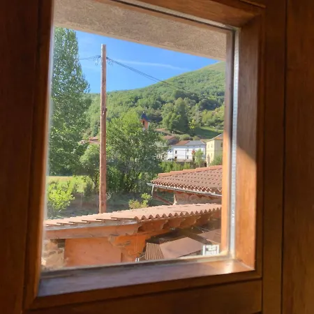 La Costurera * Los Espejos de la Reina