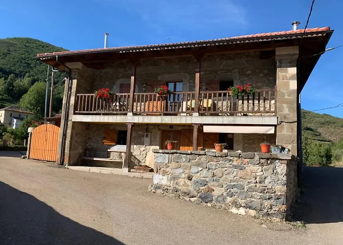 La Costurera Nyaraló *