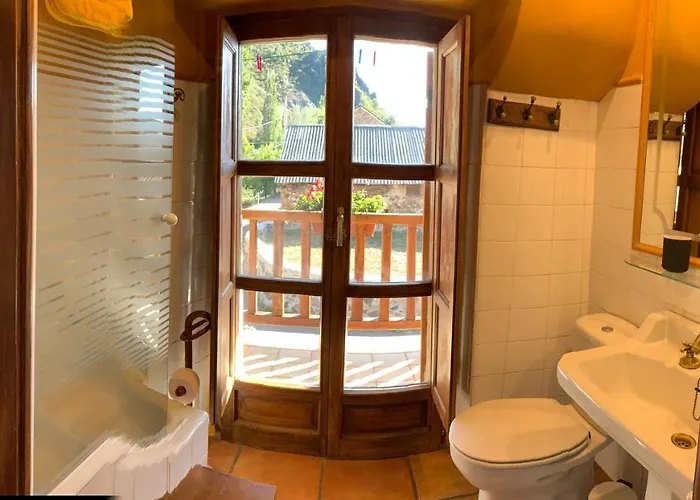 La Costurera * Los Espejos de la Reina