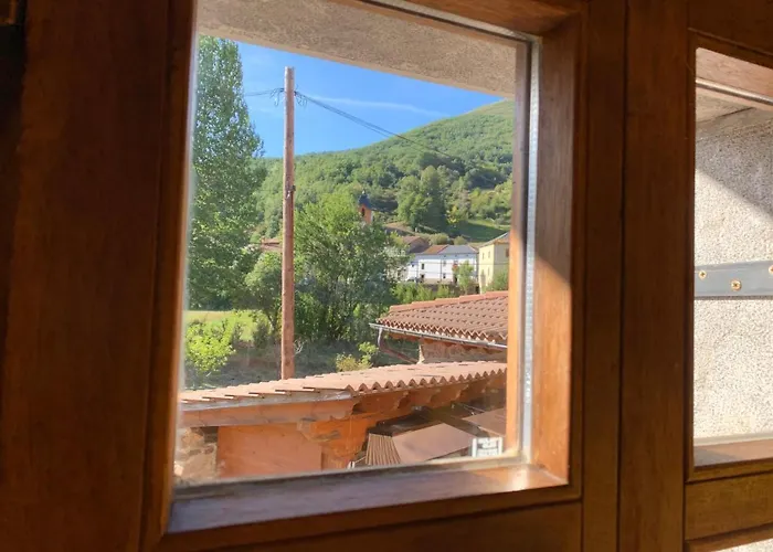 La Costurera * Los Espejos de la Reina